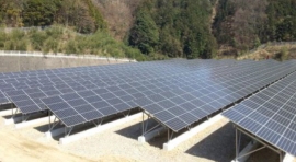 グリーン・コミュニティの実現を目指す日本アジアグループ＜３７５１＞（東１）傘下の国際航業は、滋賀県の湖北広域行政事務センター所有地に、「湖北ソーラーウェイ」太陽光発電所を建設・完成した。