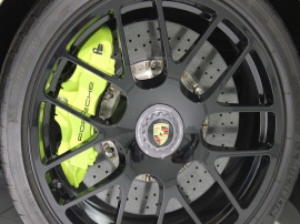 近年、いわゆる「自動制御ブレーキ」を搭載した自動車が増えている。しかし、その性能には自動車モデル間でかなりのバラつきがあり、必ずしも衝突回避が保証される訳ではない。 近年、いわゆる「自動制御ブレーキ」を搭載した自動車が増えている。しかし、その性能には自動車モデル間でかなりのバラつきがあり、必ずしも衝突回避が保証される訳ではない。