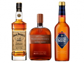 左から、プレミアム・アメリカンウイスキー「ジャック ダニエル ゴールド」(瓶700ml/アルコール度数40%)、「ウッドフォードリザーブ ダブルオークド」(瓶750ml/同43%)、カナディアンウイスキー「カナディアンミスト」(瓶750ml/同40%)、価格はいずれもオープン