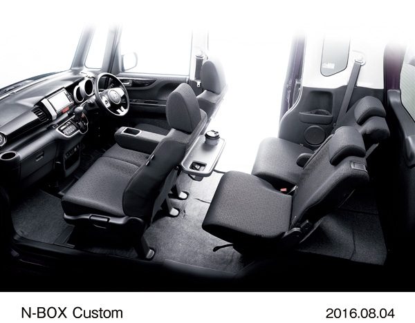N-BOX Custom 特別仕様車 SSブラックスタイルパッケージ オプション装着車 室内空間。（写真提供：ホンダ）