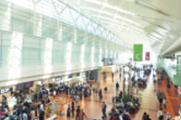 「Haneda Robotics Lab」のロゴと空港内ターミナルのイメージ(日本空港ビルデング発表資料より) 「Haneda Robotics Lab」のロゴと空港内ターミナルのイメージ(日本空港ビルデング発表資料より)