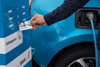 ビー・エム・ダブリューは、同社の電気自動車（EV）、プラグイン・ハイブリッド自動車（PHV）専用の公共充電サービス「ChargeNow」を10月1日から提供開始する。（写真提供：BMW）