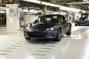マツダは本社宇品第1工場で「Mazda MX-5 RF（日本名：ロードスター RF）」の生産を開始した。写真は、量産第一号車（欧州仕様車）。（写真提供：マツダ） 