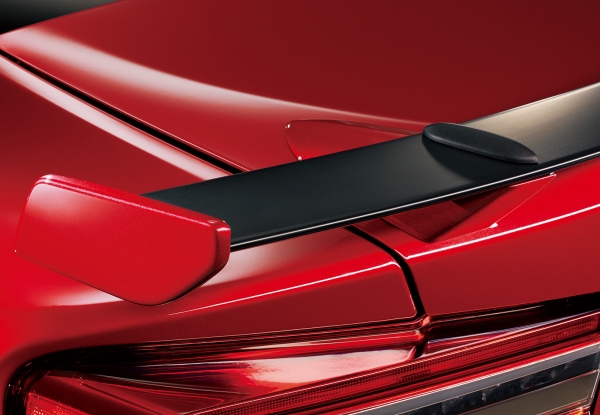 富士重工業が11月7日に発売する、スポーツカー「SUBARU BRZ」の最上級グレード「GT」のリヤスポイラー（写真提供：富士重工業）