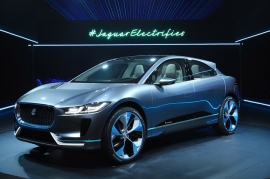 ジャガー・ランドローバー「I-PACE」のコンセプトイメージ。(写真:ジャガー・ランドローバー・ジャパン社発表資料より) ジャガー・ランドローバー「I-PACE」のコンセプトイメージ。(写真:ジャガー・ランドローバー・ジャパン社発表資料より)