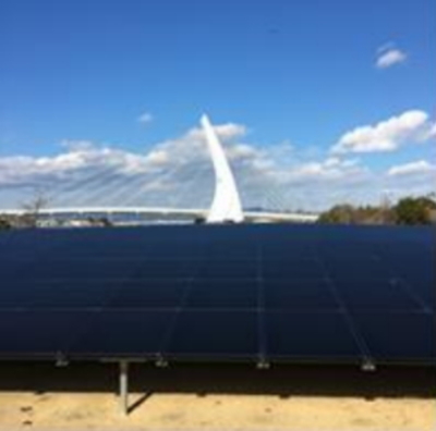グリーン・コミュニティの実現を目指す日本アジアグループ＜３７５１＞（東１）は、同社傘下の国際航業が静岡県湖西市で昨年５月より建設を行っていた「湖西ソーラーウェイ」太陽光発電所が、このたび完成したと発表した。