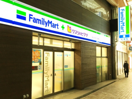 「ファミリーマート+クスリのヒグチJR京橋駅東店」(ファミリーマートの発表資料より) 「ファミリーマート+クスリのヒグチJR京橋駅東店」(ファミリーマートの発表資料より)