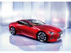 写真はLC500 Sパッケージ車、ボディ色はラディアントレッドコントラストレイヤリングで、価格1400万円 写真はLC500 Sパッケージ車、ボディ色はラディアントレッドコントラストレイヤリングで、価格1400万円