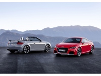 新開発の2.5直列5気筒エンジンは最高出力400psを発揮、TTシリーズ史上最速モデルにとなった新型「Audi TT RS Coupe //TT RS Roadster」、価格はクーペが962万円、ロードスターが978万円