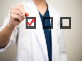 日本は国民の4人に1人以上が65歳以上という高齢社会に突入し、医療・介護資源の不足や地域格差が課題となっている 日本は国民の4人に1人以上が65歳以上という高齢社会に突入し、医療・介護資源の不足や地域格差が課題となっている