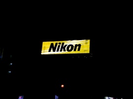 ニコンが2017年3月期決算を発表。その内容はリストラによる特損で71億円の赤字というもの。18年3月期の業績をV字回復させることができるのか、ニコン経営陣の手腕が問われることとなりそうだ。 ニコンが2017年3月期決算を発表。その内容はリストラによる特損で71億円の赤字というもの。18年3月期の業績をV字回復させることができるのか、ニコン経営陣の手腕が問われることとなりそうだ。