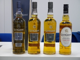 グレングラントは、既存の3ブランド「Major’s Reserve」「10年」「12年」に加えて「18年」(左端/約1万5000円)をラインアップする グレングラントは、既存の3ブランド「Major’s Reserve」「10年」「12年」に加えて「18年」(左端/約1万5000円)をラインアップする