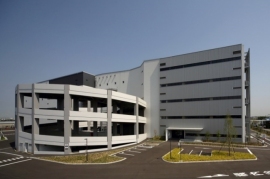 「アマゾン藤井寺FC外観」(写真:アマゾンジャパンの発表資料より) 「アマゾン藤井寺FC外観」(写真:アマゾンジャパンの発表資料より)