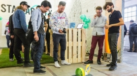 Kickstarterで支援を募集するプロジェクトの例。(画像:Kickstarter PBC発表資料より) Kickstarterで支援を募集するプロジェクトの例。(画像:Kickstarter PBC発表資料より)