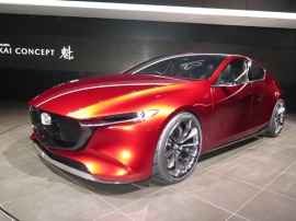ハッチバック車として理想の姿をシンプルかつ美しく描いたモデル、東京モーターショーでアンベールしたマツダ「魁 CONCEPT」 ハッチバック車として理想の姿をシンプルかつ美しく描いたモデル、東京モーターショーでアンベールしたマツダ「魁 CONCEPT」