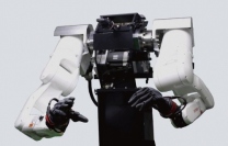 双腕型マルチモーダルAIロボット（写真：デンソーウェーブの発表資料より）