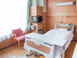 厚労省が「医療施設動態調査(2018年1月末概数)」を公表。政府は在宅ケアを重視し、25年時点で病床数120万床程度を目標。前月比では病院で294床の増加、診療所では277床の減少。長期的には減少傾向。 厚労省が「医療施設動態調査(2018年1月末概数)」を公表。政府は在宅ケアを重視し、25年時点で病床数120万床程度を目標。前月比では病院で294床の増加、診療所では277床の減少。長期的には減少傾向。