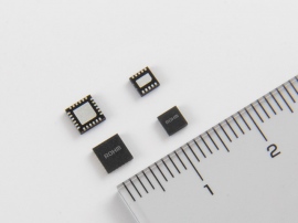 ロームが開発した、昇降圧電源チップセット。アイドリングストップ時の課題を解決し、世界最高水準の環境性能実現に貢献する。 ロームが開発した、昇降圧電源チップセット。アイドリングストップ時の課題を解決し、世界最高水準の環境性能実現に貢献する。