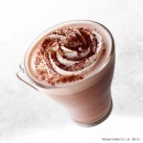 「ティラミスラテ(HOT・ICED)」(写真:ドトールコーヒーの発表資料より) 「ティラミスラテ(HOT・ICED)」(写真:ドトールコーヒーの発表資料より)