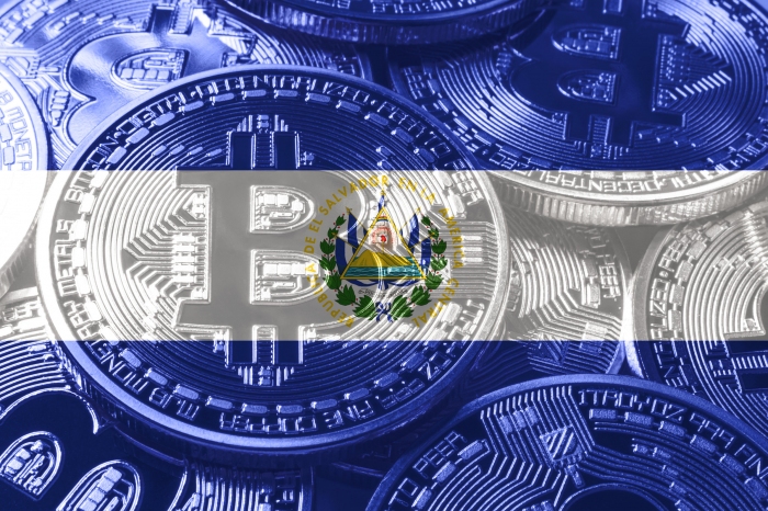 エルサルバドルのビットコイン法定通貨採用、波乱のスタートに