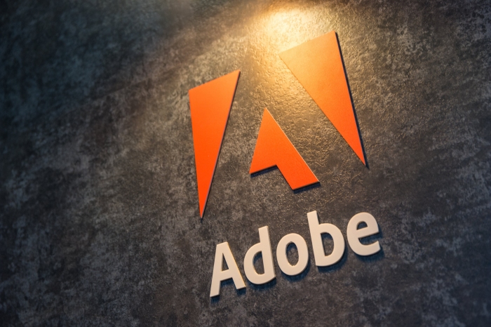 Adobeソフトで副業　選び方とコストパフォーマンスの高い買い方とは?