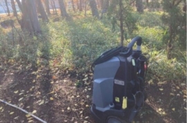 高圧洗浄機の熱水でヤマビルの駆除を実験する(画像はケルヒャー・ジャパン発表資料より) 高圧洗浄機の熱水でヤマビルの駆除を実験する(画像はケルヒャー・ジャパン発表資料より)