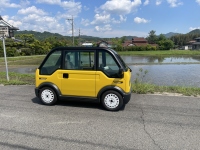 YouTubeで公開した超小型一人乗りEV車（画像：KGモーターズ発表資料より）