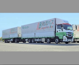 車両の大型化として連結ダブルトラックの導入・活用のほか、EV車両や軽油に代わる燃料導入の有用性を検証するため、次世代バイオ燃料などの軽油代替燃料で走行する車両の導入を進める 車両の大型化として連結ダブルトラックの導入・活用のほか、EV車両や軽油に代わる燃料導入の有用性を検証するため、次世代バイオ燃料などの軽油代替燃料で走行する車両の導入を進める