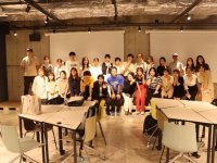 外国人留学生と日本人学生が企業課題の解決策を探求