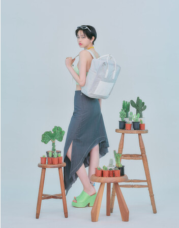 ミニマルなデザインでシーンを選ばず活躍する、サボテンレザーを使用した軽量バックパックを発売