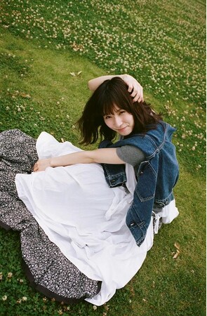 松岡茉優の初著書『ほんまつ』。仲野太賀による撮影企画に寄せて、松岡がコメントを発表