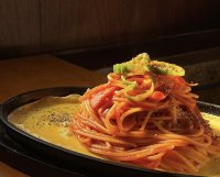 ノスタルジックなグルメや雑貨が集結!東武百貨店 池袋本店『第4回 昭和レトロな世界展』にて信州・松本発のアルプスコーヒーラボの純喫茶「珈琲茶房 かめのや」より純喫茶のナポリタンとカラフルなソーダフロートを販売