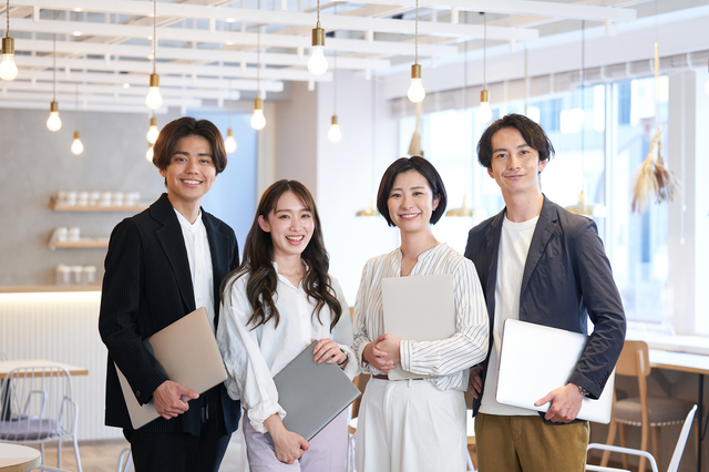 オフィスカジュアル導入・サービス部門の身だしなみ基準を大幅改定