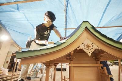 【SADO伝統文化と環境福祉の専門学校】学生が制作の一間社流造本殿を奉納します。