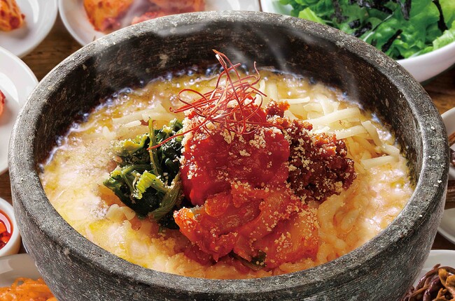 石焼ビビンバ専門店「アンニョン」この冬におすすめ!「たっぷりチーズの石焼リゾット」!