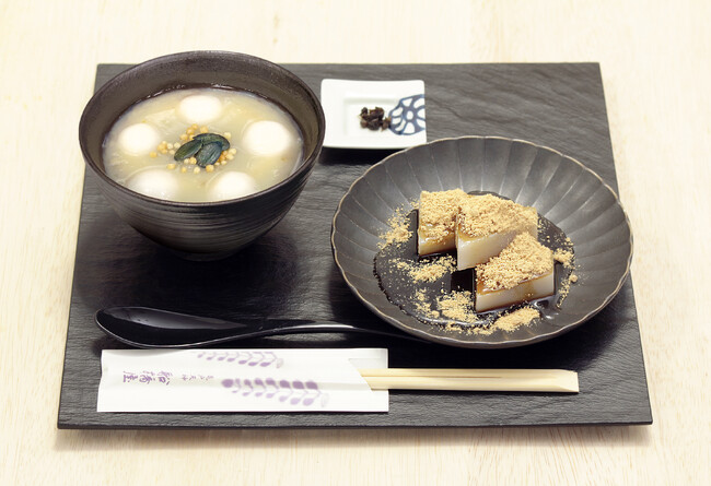 寒い冬にはホッとあたたまる「柚子白玉しるこ(温)」を亀戸天神前本店でお召し上がりください。