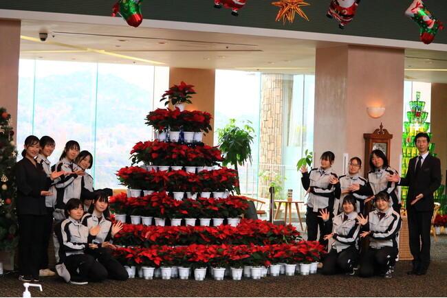 <3つのツリーでお出迎え>恵那峡温泉ホテル ゆずり葉のクリスマスイベントを開催