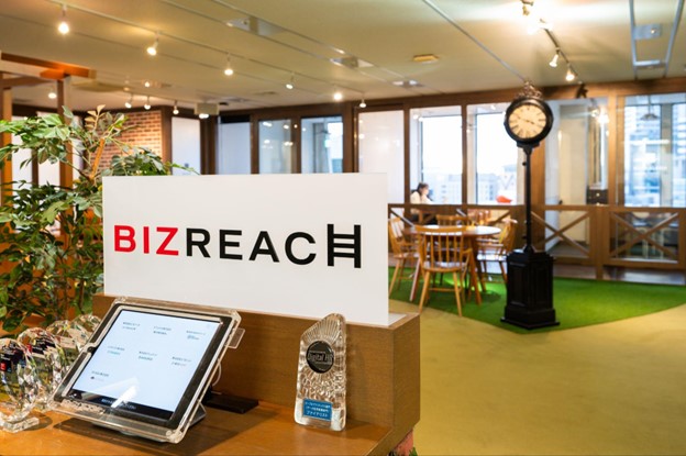 「ビズリーチ」が100万超のユーザーをログアウトさせずに認証基盤をOktaへ移行