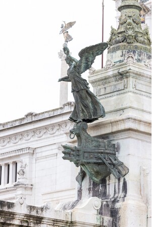 VIVE-Vittoriano and Palazzo Veneziaが発表 ブルガリがヴィットリア―ノの彫刻修復を支援