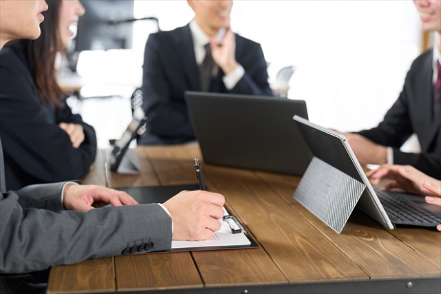 楽天インサイト、「社会人の意識に関する調査」結果を発表