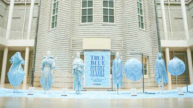 世界水の日、京セラの、社会課題解決に向けた取り組み水をまもるために、まとうファッション「TRUE BLUE TEXTILE EXHIBITION」を開催