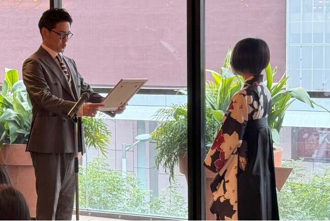 “不登校を希望に変える”NIJINアカデミー 初の卒業式を対面とオンライン同時開催