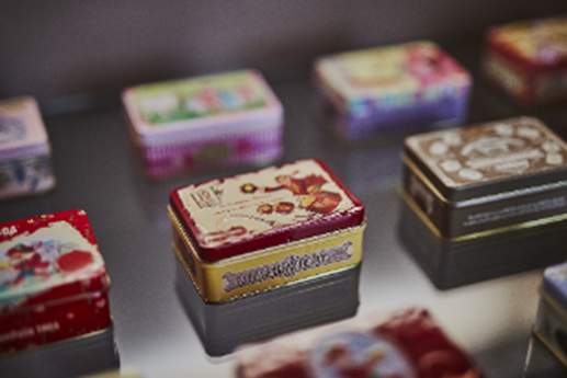 1826年創業のイタリアのチョコレートブランド「カファレル」のアンティーク風パッケージを集めた展覧会をfelissimo chocolate museumで開催