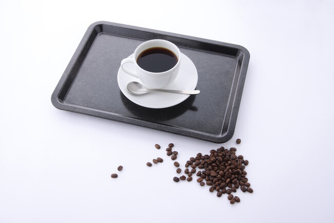 上島珈琲店が取り組むサステナビリティ 抽出後のコーヒー粉を資源として活用したアップサイクルトレイを導入開始