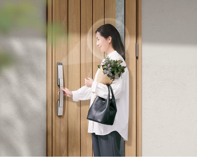 業界初となるハンドル一体型の「顔認証」搭載玄関ドア「ジエスタ２」の新モデルを発売
