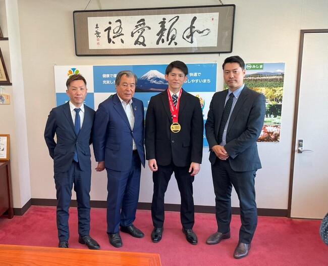 ケイアイチャレンジドアスリートチーム 佐藤正樹選手三島市 豊岡武士市長を表敬訪問
