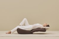 身体を反らすだけで 簡単ストレッチができるゆったり座椅子が新登場