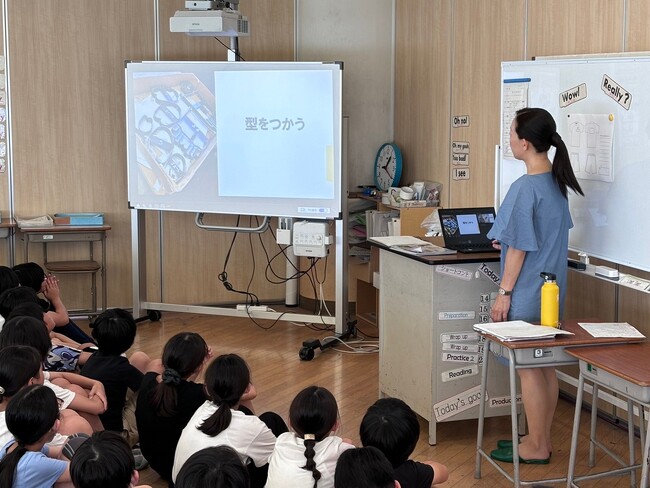 6年生が新しい体操服をデザイン!65周年記念の特別講座を開催