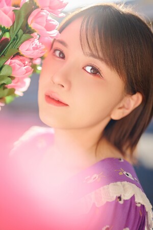 鬼頭明里のアニバーサリーフォトブック「あかりのまま」の新たな先行カットが解禁!