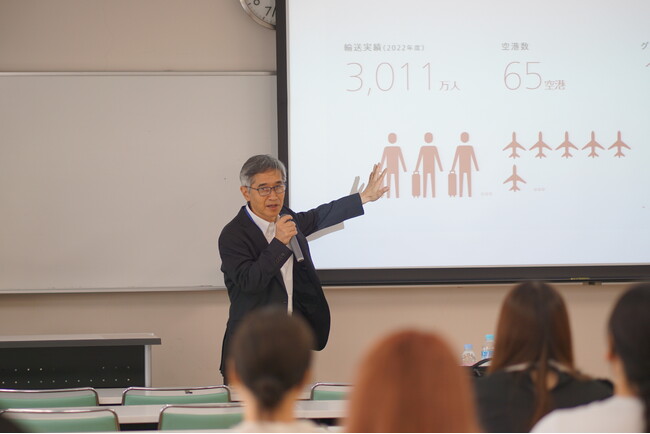 神戸女子大学 JALグループ3社を招いて学生向け企業説明会を開催